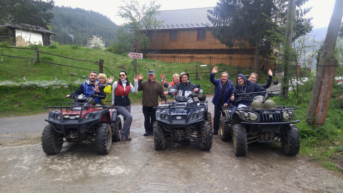 Учасники проекту Viva! Переможці відвідали карпатські водоспади